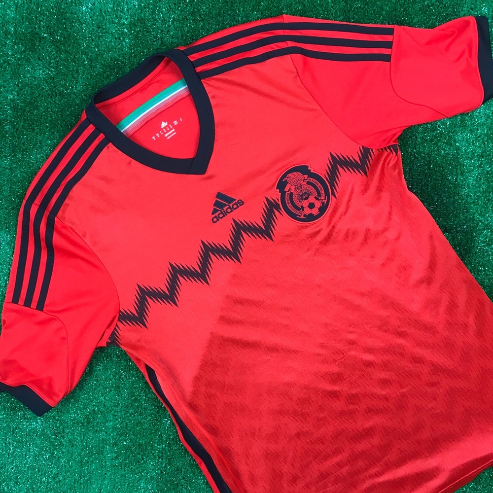 USED RED MEDIUM ADIDDAS MEXICO JERSEY